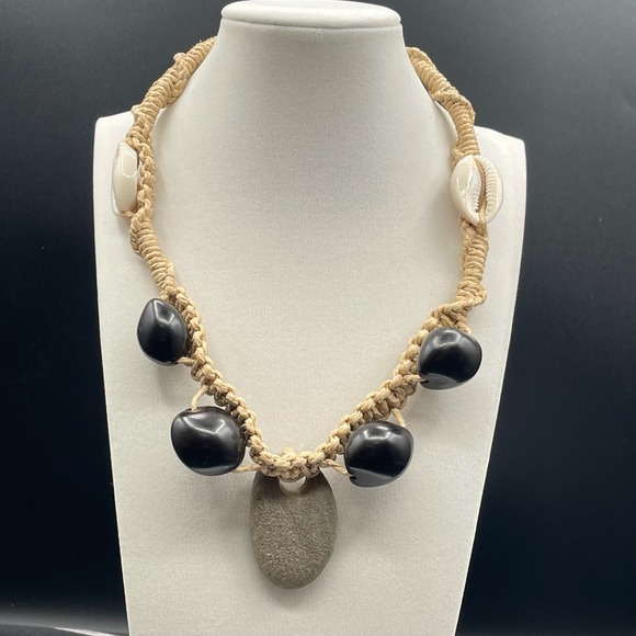 The Unbranded Brand Jewelry - Vintage Handmade Womens Black Mother Of Pearl‎ & Shell Fashion Pendant Necklace